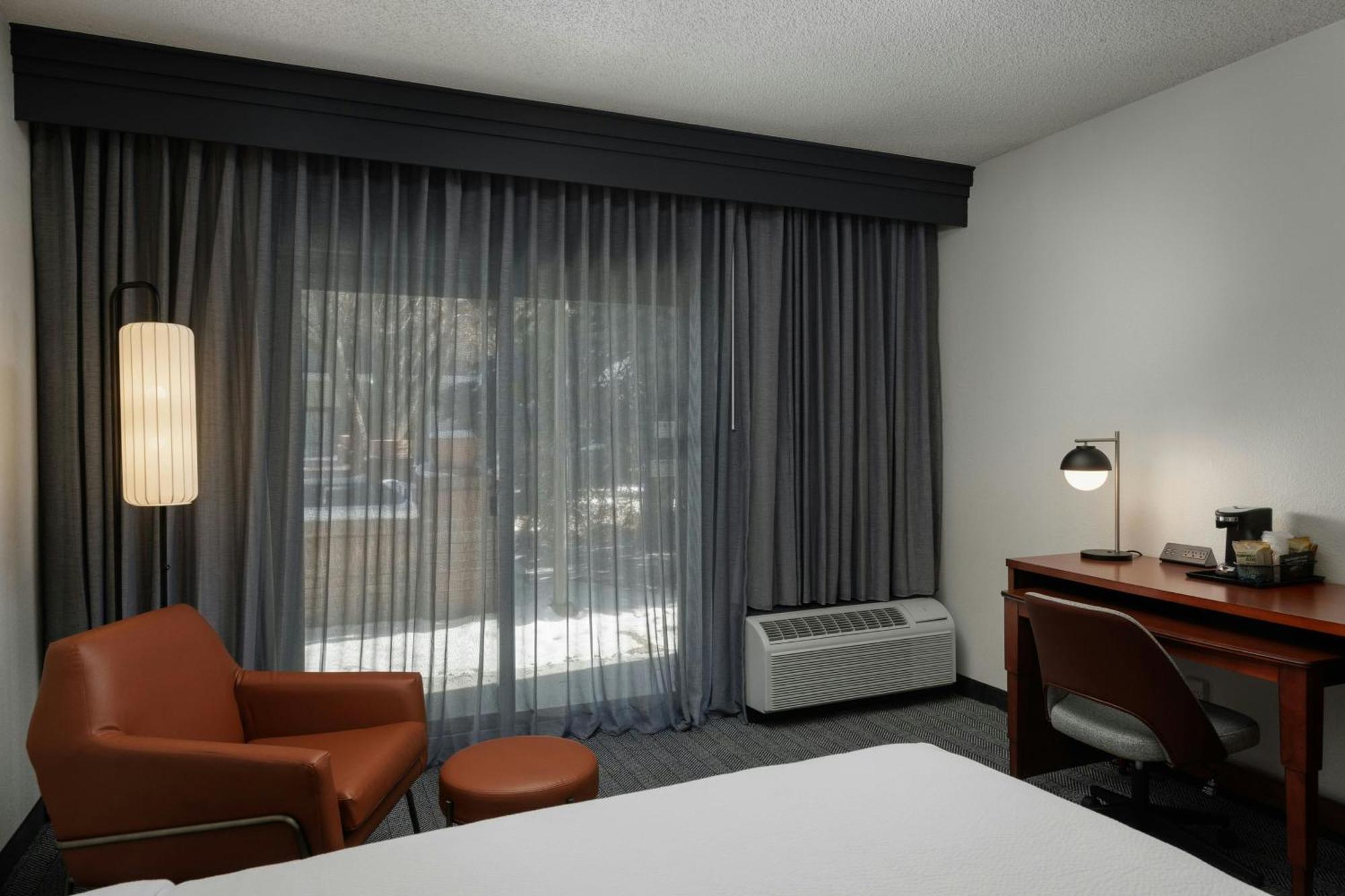 Courtyard By Marriott Park DEN