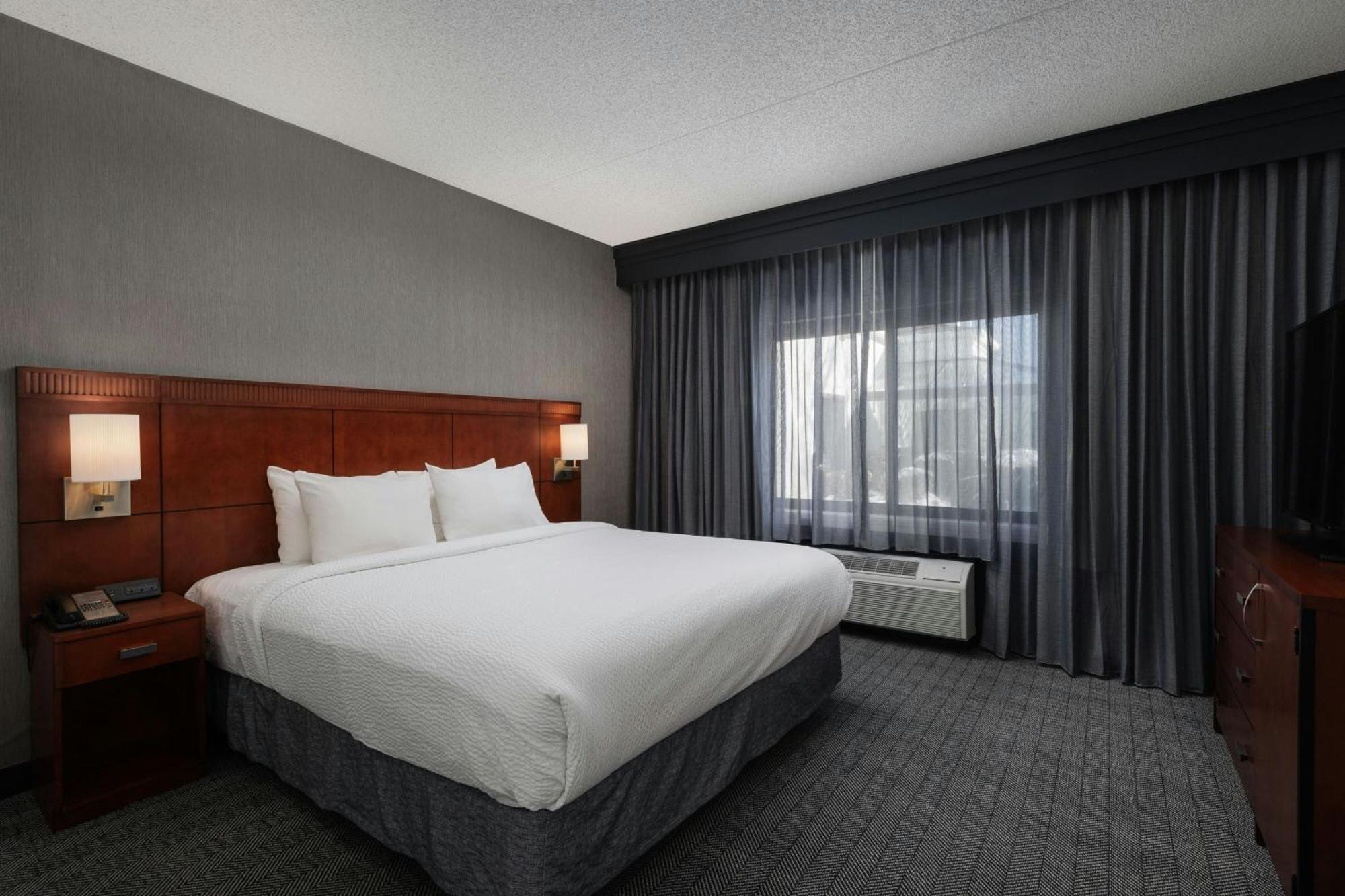 Courtyard By Marriott Park Hotel DEN