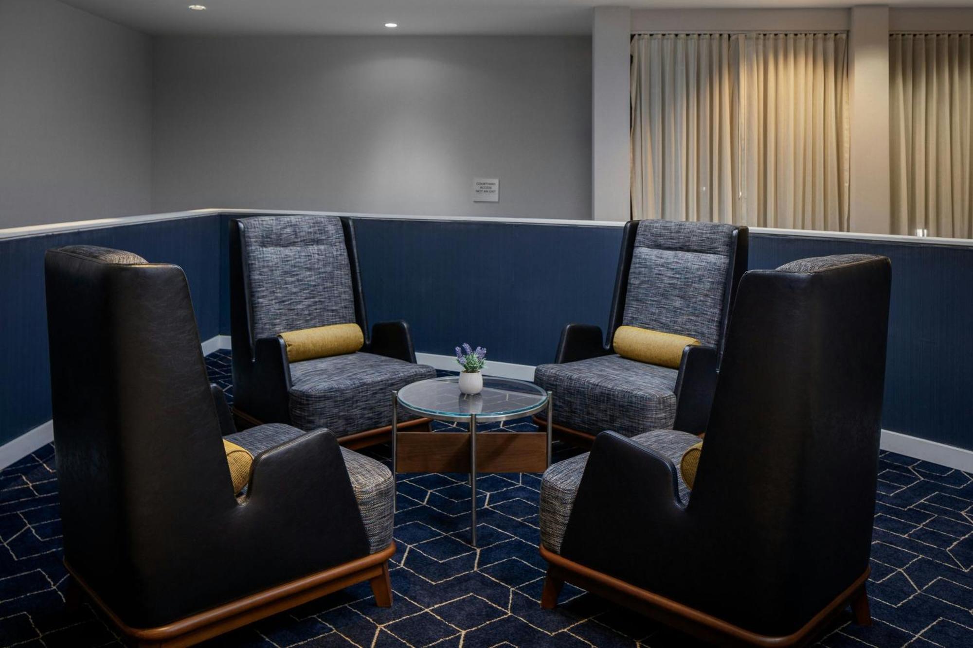 Courtyard By Marriott Park DEN