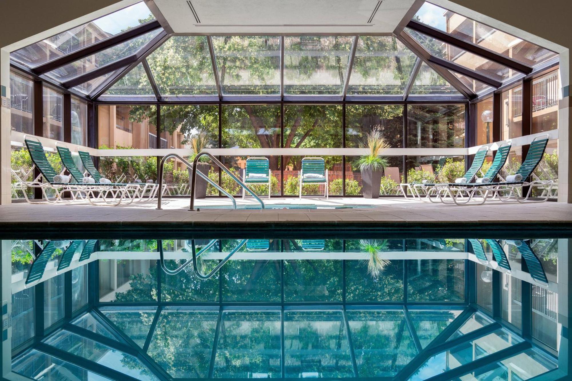Courtyard By Marriott Park Denver