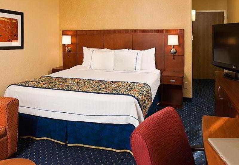 Courtyard By Marriott Park Hotel DEN