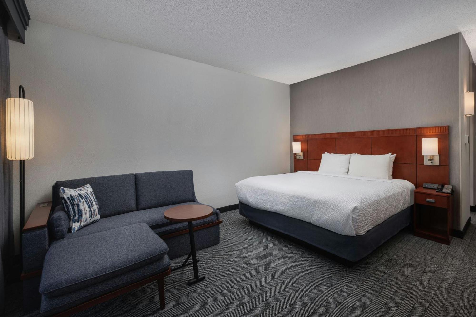 Courtyard By Marriott Park
