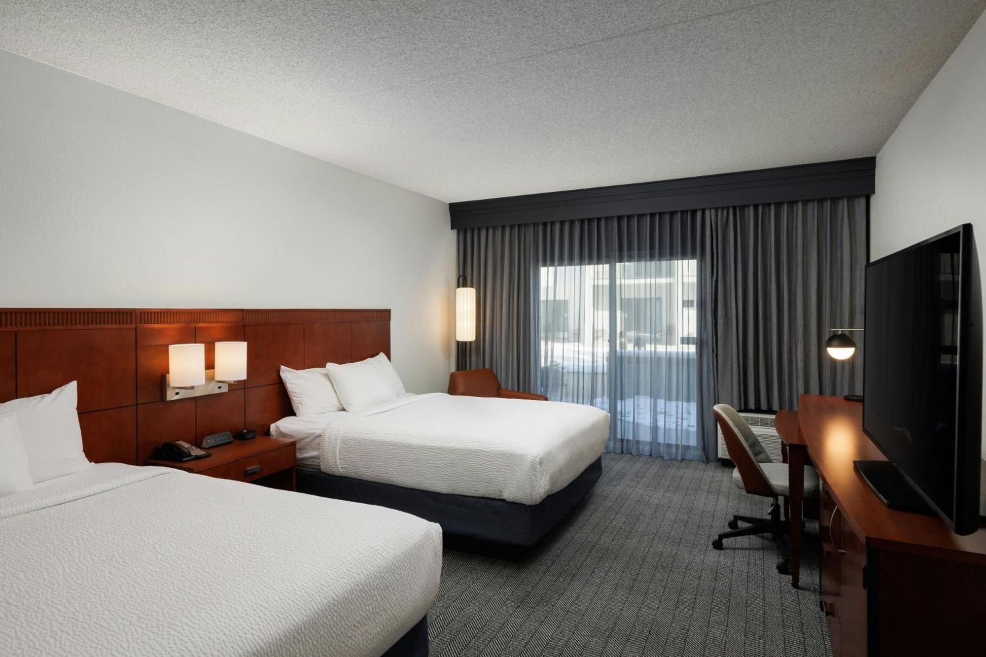 Hotel Courtyard By Marriott Park 3*