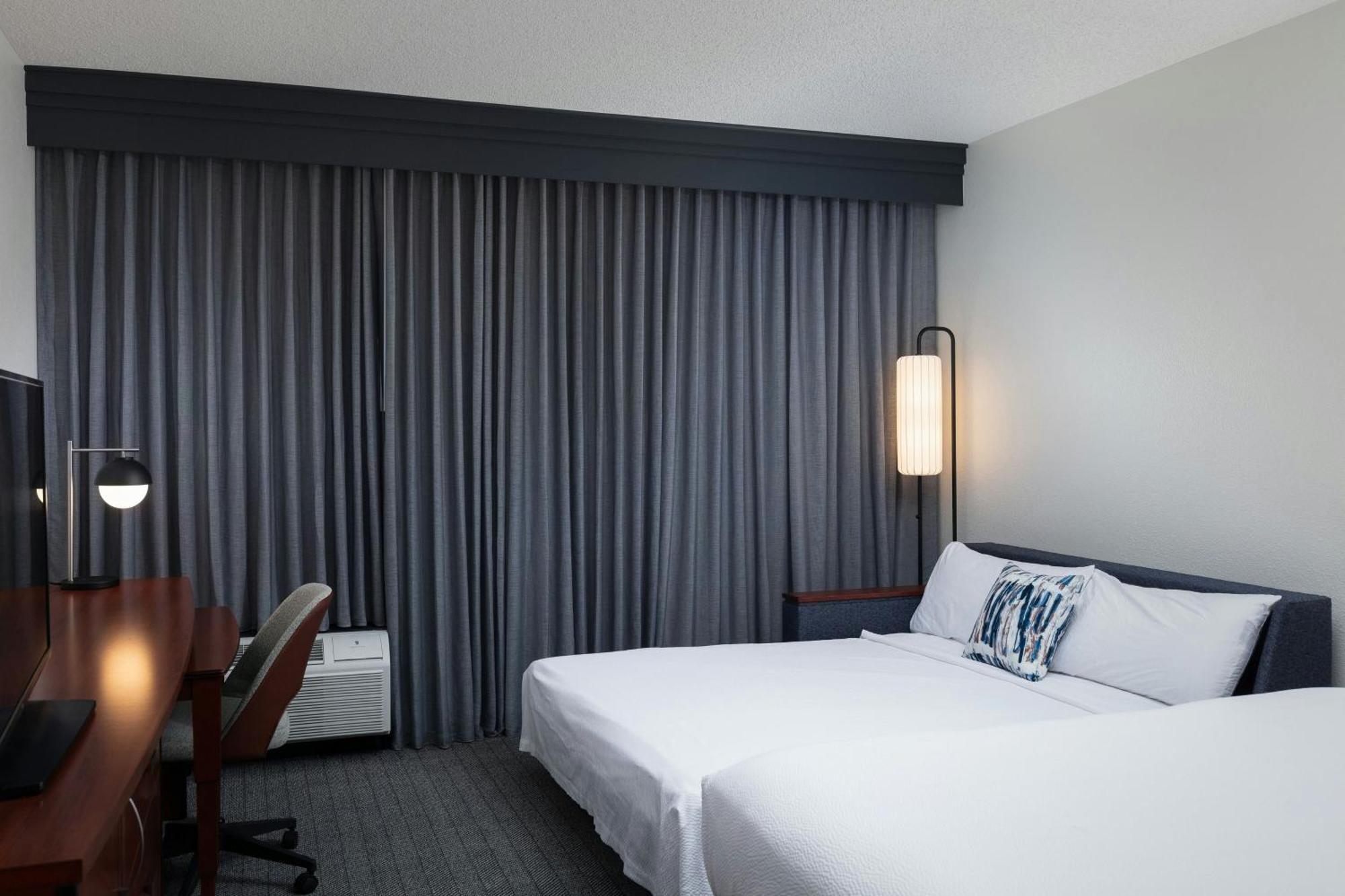 Courtyard By Marriott Central Park 3*