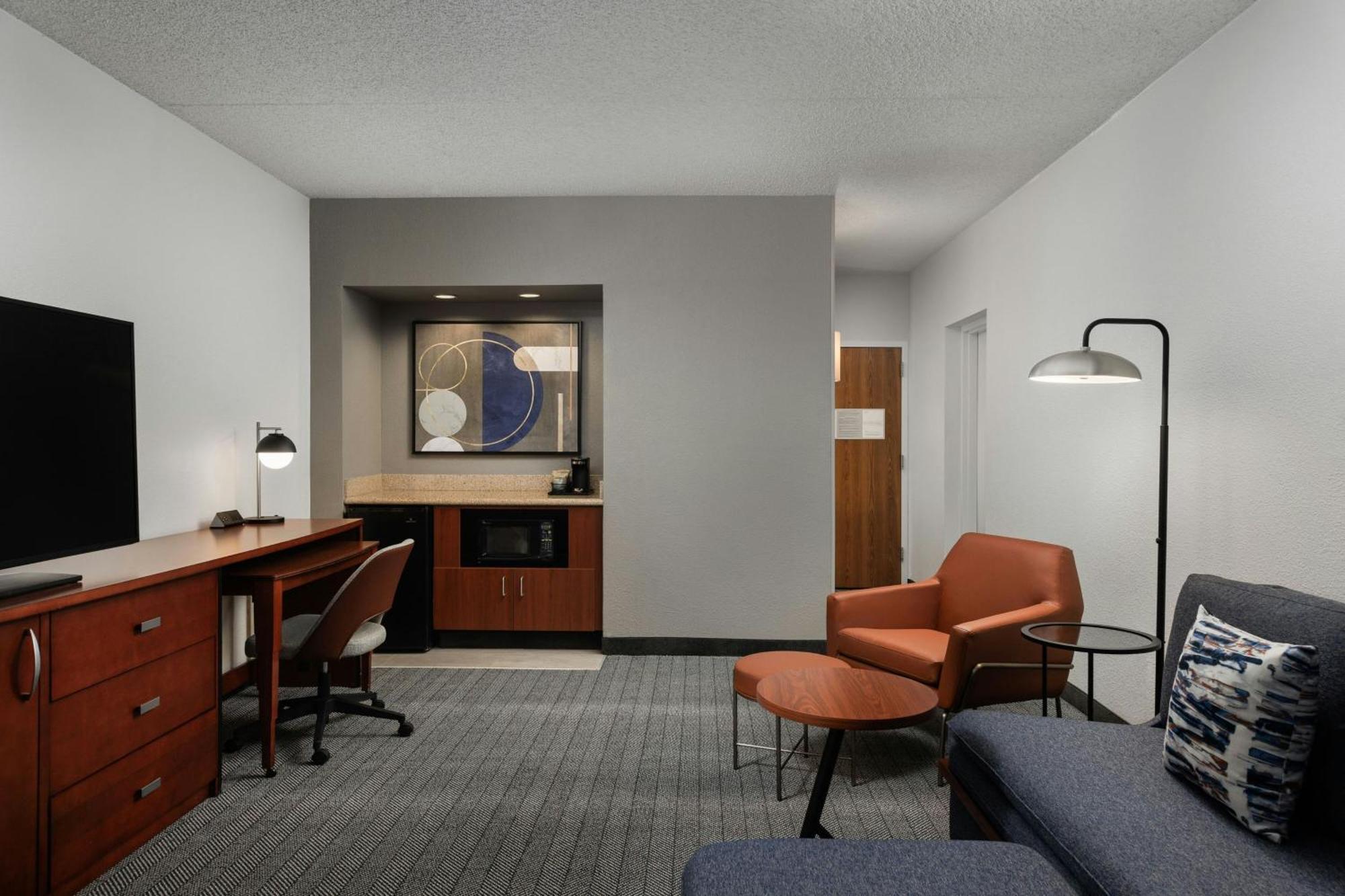 Courtyard By Marriott Park