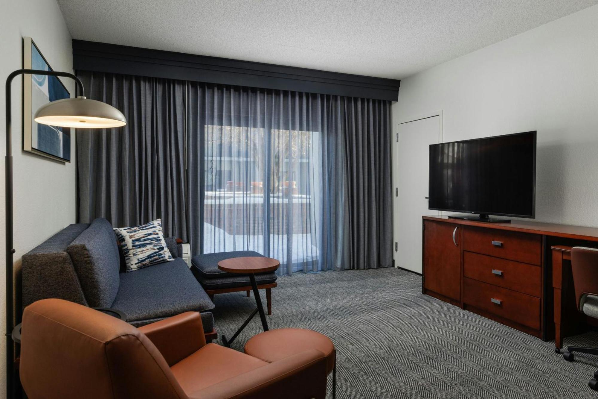 Courtyard By Marriott Park Hotel 3*