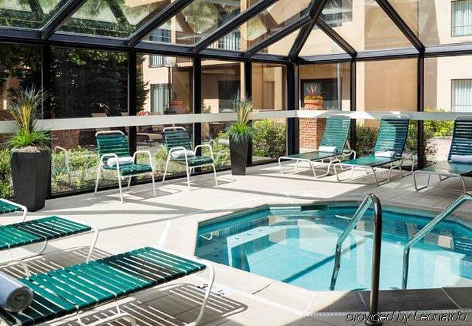 Courtyard By Marriott Central Park Hotel