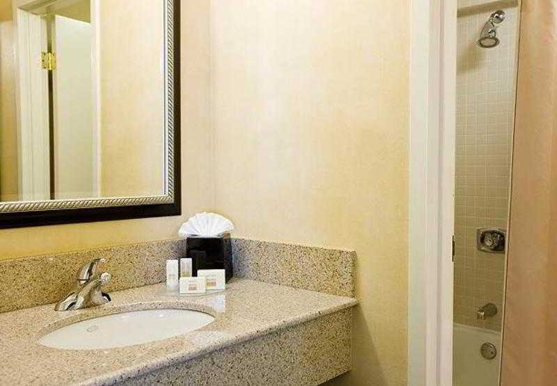 Courtyard By Marriott Central Park Hotel 3*